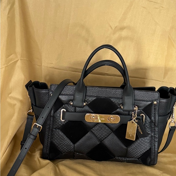 Coach Handbags - Coach leather purse